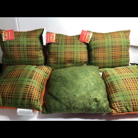 6x plaid pillows 10”x10”, value $48 - Picture 11 of 12
